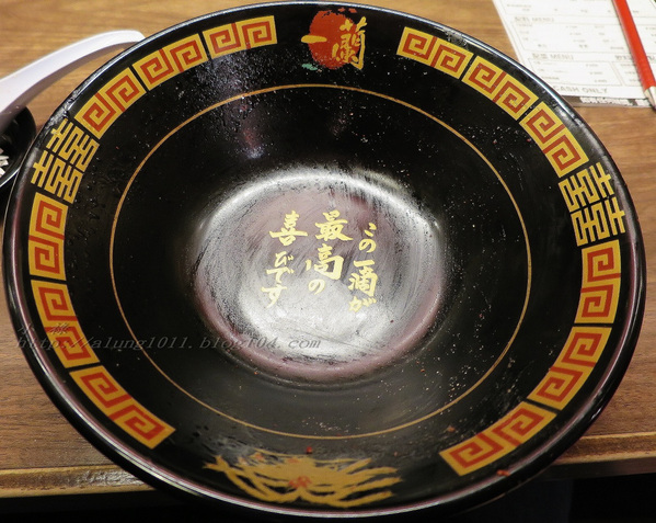 陌生的城市。寒風夜雨。只為一親湯頭…       一蘭本社総本店