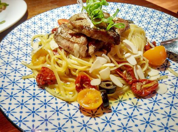 好處:好處-台大附近約會聚餐的好所在 燈光美氣氛佳 餐點更是出色 服務也超親切 一定再回訪