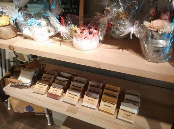 好處:好處-台大附近約會聚餐的好所在 燈光美氣氛佳 餐點更是出色 服務也超親切 一定再回訪