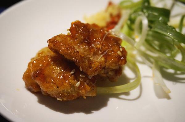 新沙洞韓國涮涮鍋：[國父紀念館] 新沙洞韓國涮涮鍋：韓式湯底+高檔食材+道地小菜&炸雞的特色火鍋 /東區韓式料理/