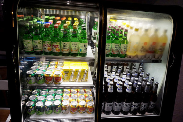 新沙洞韓國涮涮鍋：[國父紀念館] 新沙洞韓國涮涮鍋：韓式湯底+高檔食材+道地小菜&炸雞的特色火鍋 /東區韓式料理/