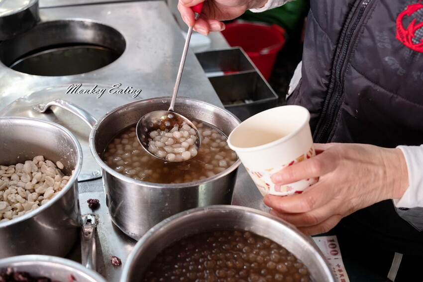 【台中大甲】第一市場無名豆花│40年老字號無名豆花，早上6點就開賣！大甲鎮瀾宮美食 - 貪吃猴的幻想