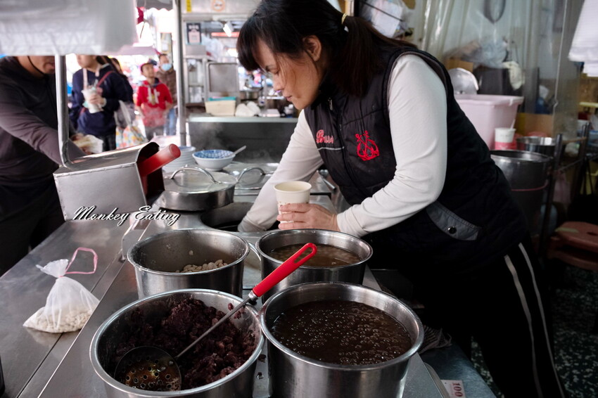 【台中大甲】第一市場無名豆花│40年老字號無名豆花，早上6點就開賣！大甲鎮瀾宮美食 - 貪吃猴的幻想