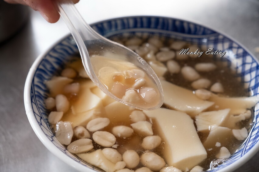 【台中大甲】第一市場無名豆花│40年老字號無名豆花，早上6點就開賣！大甲鎮瀾宮美食 - 貪吃猴的幻想