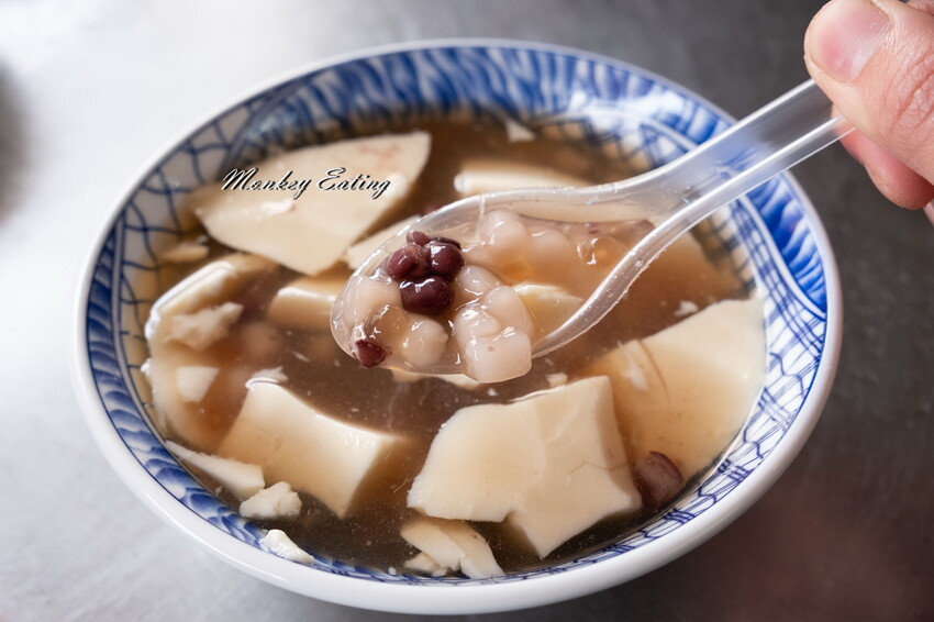 【台中大甲】第一市場無名豆花│40年老字號無名豆花，早上6點就開賣！大甲鎮瀾宮美食 - 貪吃猴的幻想