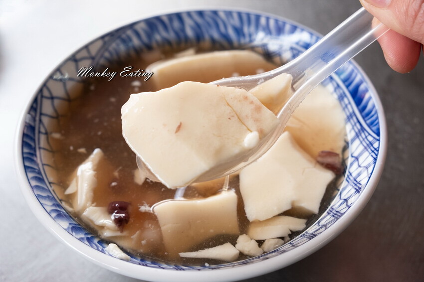 【台中大甲】第一市場無名豆花│40年老字號無名豆花，早上6點就開賣！大甲鎮瀾宮美食 - 貪吃猴的幻想