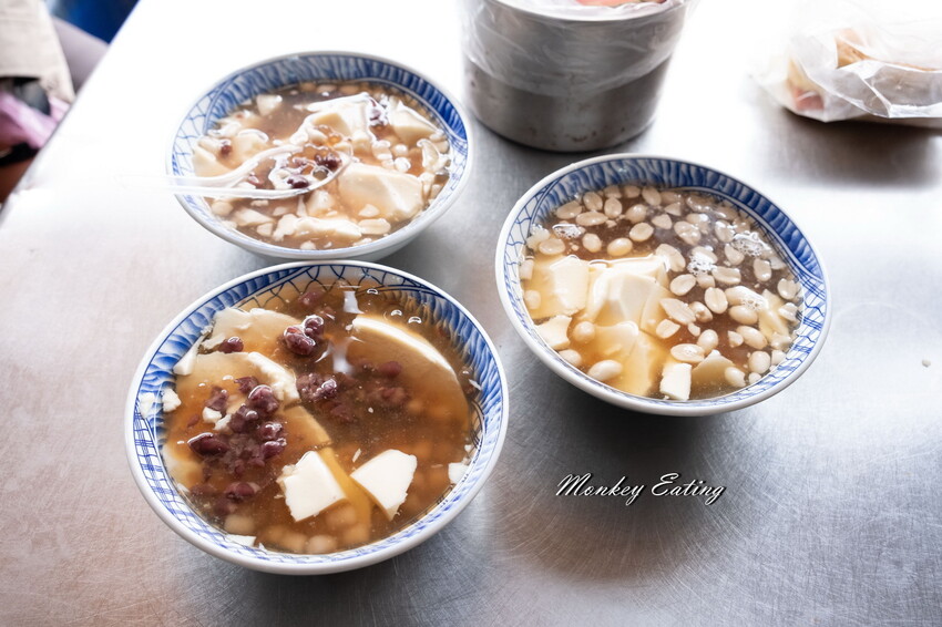 【台中大甲】第一市場無名豆花│40年老字號無名豆花，早上6點就開賣！大甲鎮瀾宮美食 - 貪吃猴的幻想