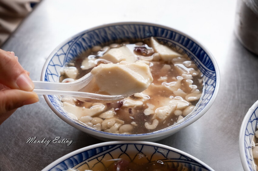 【台中大甲】第一市場無名豆花│40年老字號無名豆花，早上6點就開賣！大甲鎮瀾宮美食 - 貪吃猴的幻想