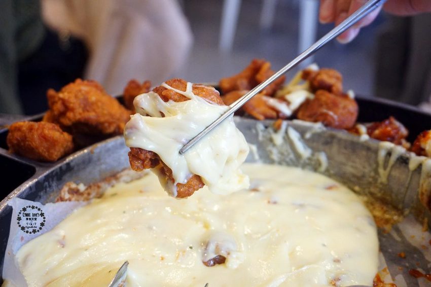 奔跑吧年糕鍋,台中一中街平價韓式料理,澎湃起司雞鍋,炸雞沾滿起司超過癮 - Cyndi loves享食天堂