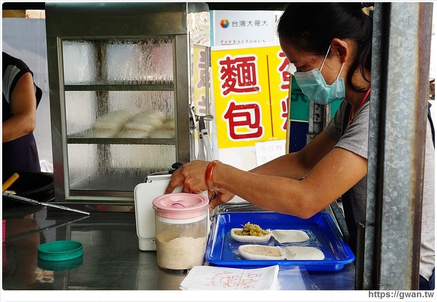 蔥油餅加蛋只要20元還送你古早味紅茶