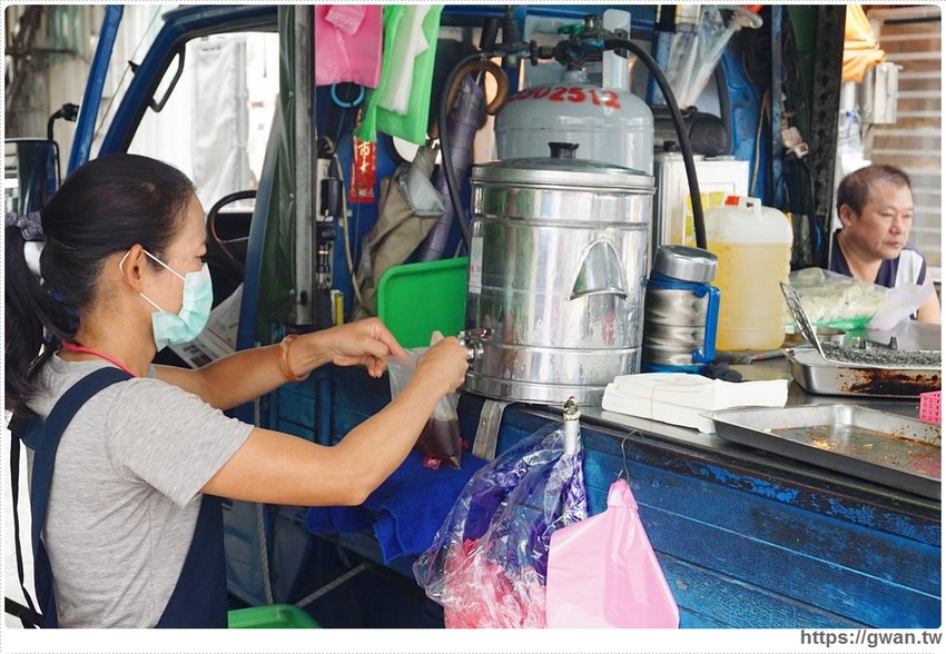 蔥油餅加蛋只要20元還送你古早味紅茶