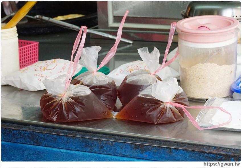 蔥油餅加蛋只要20元還送你古早味紅茶