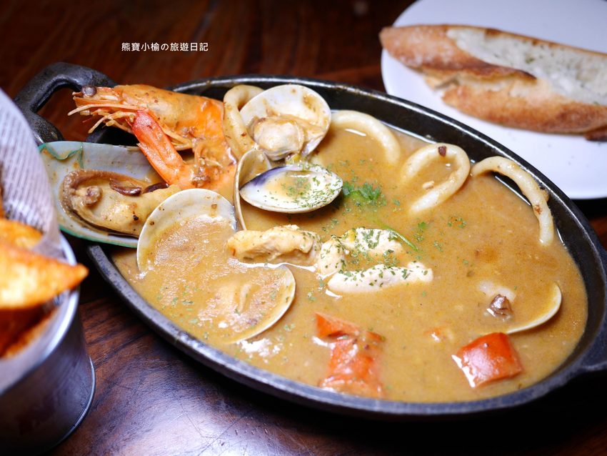 【台中北屯美食】Nola Kitchen紐澳良小廚崇德店,台中高質感餐酒館,下午也有營業唷!新鮮現開英國生蠔好好吃,還有獨家楓糖鬆餅炸雞。 @熊寶小榆の旅遊日記 【台中北屯美食】Nola Kitchen紐澳良小廚崇德店,台中高質感餐酒館,下午也有營業唷!新鮮現開英國生蠔好好吃,還有獨家楓糖鬆餅炸雞。 @熊寶小榆の旅遊日記