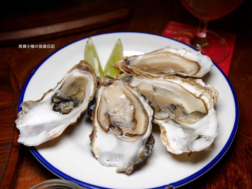 【台中北屯美食】Nola Kitchen紐澳良小廚崇德店,台中高質感餐酒館,下午也有營業唷!新鮮現開英國生蠔好好吃,還有獨家楓糖鬆餅炸雞。 @熊寶小榆の旅遊日記 【台中北屯美食】Nola Kitchen紐澳良小廚崇德店,台中高質感餐酒館,下午也有營業唷!新鮮現開英國生蠔好好吃,還有獨家楓糖鬆餅炸雞。 @熊寶小榆の旅遊日記