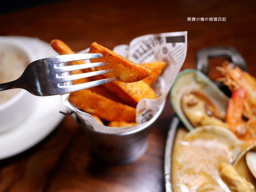 【台中北屯美食】Nola Kitchen紐澳良小廚崇德店,台中高質感餐酒館,下午也有營業唷!新鮮現開英國生蠔好好吃,還有獨家楓糖鬆餅炸雞。 @熊寶小榆の旅遊日記 【台中北屯美食】Nola Kitchen紐澳良小廚崇德店,台中高質感餐酒館,下午也有營業唷!新鮮現開英國生蠔好好吃,還有獨家楓糖鬆餅炸雞。 @熊寶小榆の旅遊日記