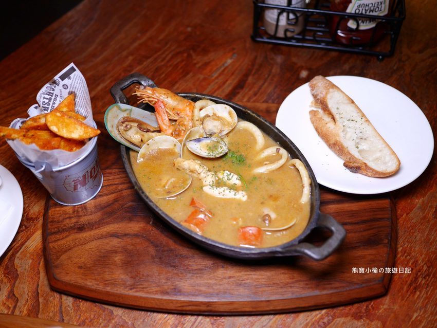 【台中北屯美食】Nola Kitchen紐澳良小廚崇德店,台中高質感餐酒館,下午也有營業唷!新鮮現開英國生蠔好好吃,還有獨家楓糖鬆餅炸雞。 @熊寶小榆の旅遊日記 【台中北屯美食】Nola Kitchen紐澳良小廚崇德店,台中高質感餐酒館,下午也有營業唷!新鮮現開英國生蠔好好吃,還有獨家楓糖鬆餅炸雞。 @熊寶小榆の旅遊日記