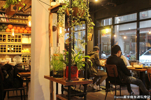 『桃園中壢sogo商圈美食』Postman(漢堡x早午餐x義式料理專賣店)★藏身巷弄的人氣早午餐下午茶