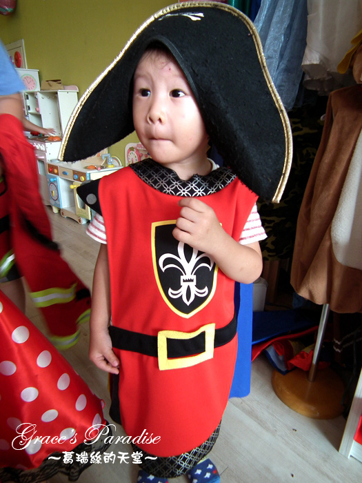 【新北】林口親子餐廳--媽咪&爹地親子餐廳婦嬰館，正版迪士尼授權相關商品主題餐廳，林口首創兒童分齡遊戲區，大玩幼兒COSPLAY真的太有趣，差點要拍起兒童寫真XD