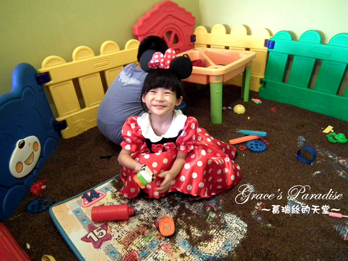 【新北】林口親子餐廳--媽咪&爹地親子餐廳婦嬰館，正版迪士尼授權相關商品主題餐廳，林口首創兒童分齡遊戲區，大玩幼兒COSPLAY真的太有趣，差點要拍起兒童寫真XD