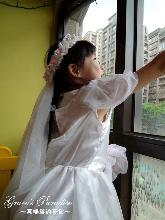 【新北】林口親子餐廳--媽咪&爹地親子餐廳婦嬰館，正版迪士尼授權相關商品主題餐廳，林口首創兒童分齡遊戲區，大玩幼兒COSPLAY真的太有趣，差點要拍起兒童寫真XD