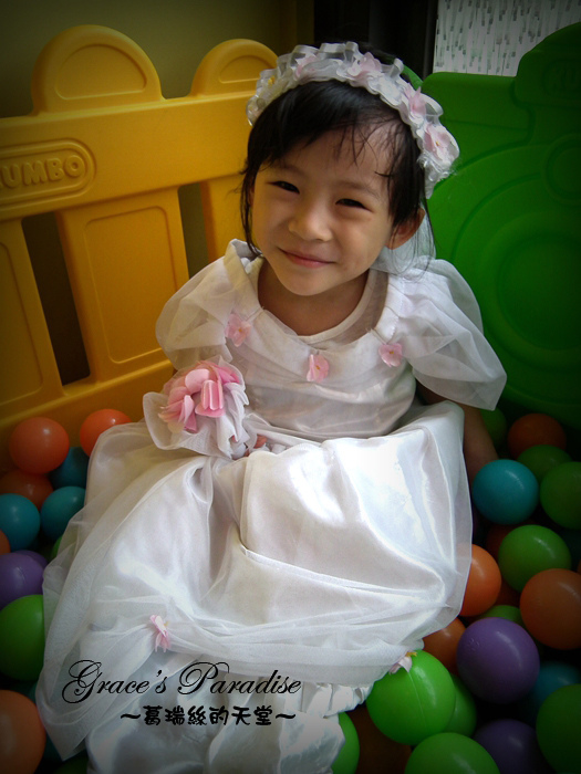 【新北】林口親子餐廳--媽咪&爹地親子餐廳婦嬰館，正版迪士尼授權相關商品主題餐廳，林口首創兒童分齡遊戲區，大玩幼兒COSPLAY真的太有趣，差點要拍起兒童寫真XD