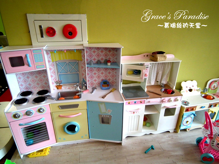 【新北】林口親子餐廳--媽咪&爹地親子餐廳婦嬰館，正版迪士尼授權相關商品主題餐廳，林口首創兒童分齡遊戲區，大玩幼兒COSPLAY真的太有趣，差點要拍起兒童寫真XD