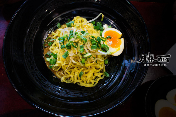 勝麵(士林夜市店)：【台北士林 | 勝麵】充滿牛肉香氣的麻辣麵好選擇