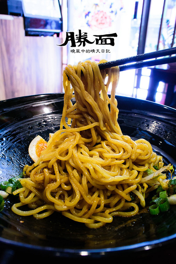 勝麵(士林夜市店)：【台北士林 | 勝麵】充滿牛肉香氣的麻辣麵好選擇