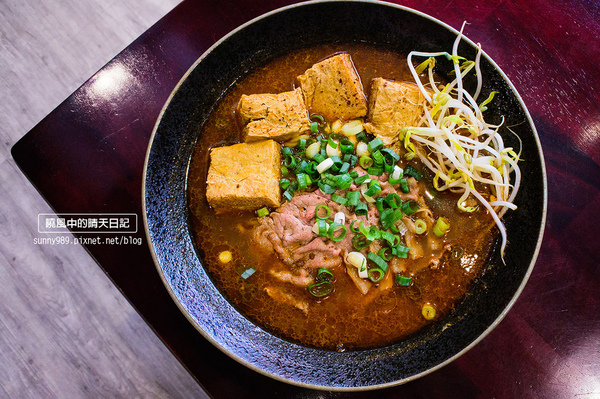 勝麵(士林夜市店)：【台北士林 | 勝麵】充滿牛肉香氣的麻辣麵好選擇