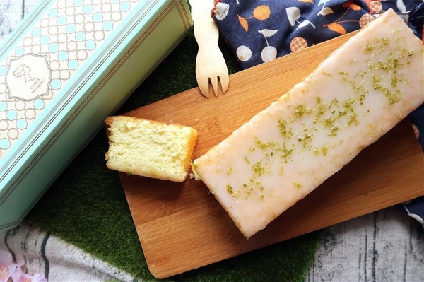 Candy Wedding：Candy Wedding 彌月蛋糕試吃 焦糖無花果/檸檬糖霜/莓果醬/杏仁香橙蛋糕 彌月禮盒影片~