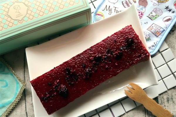 Candy Wedding：Candy Wedding 彌月蛋糕試吃 焦糖無花果/檸檬糖霜/莓果醬/杏仁香橙蛋糕 彌月禮盒影片~