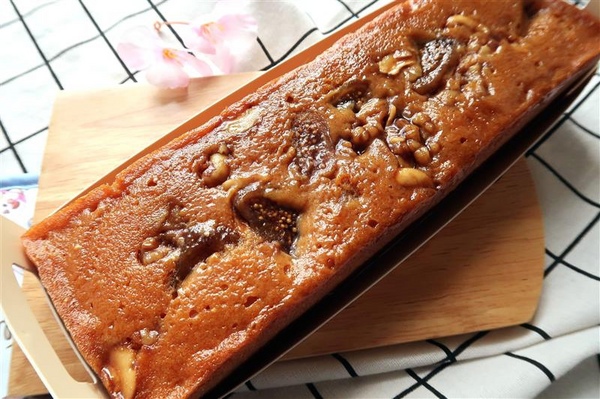 Candy Wedding：Candy Wedding 彌月蛋糕試吃 焦糖無花果/檸檬糖霜/莓果醬/杏仁香橙蛋糕 彌月禮盒影片~