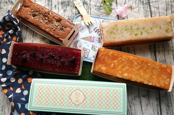 Candy Wedding：Candy Wedding 彌月蛋糕試吃 焦糖無花果/檸檬糖霜/莓果醬/杏仁香橙蛋糕 彌月禮盒影片~