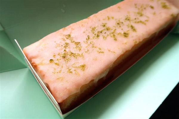 Candy Wedding：Candy Wedding 彌月蛋糕試吃 焦糖無花果/檸檬糖霜/莓果醬/杏仁香橙蛋糕 彌月禮盒影片~