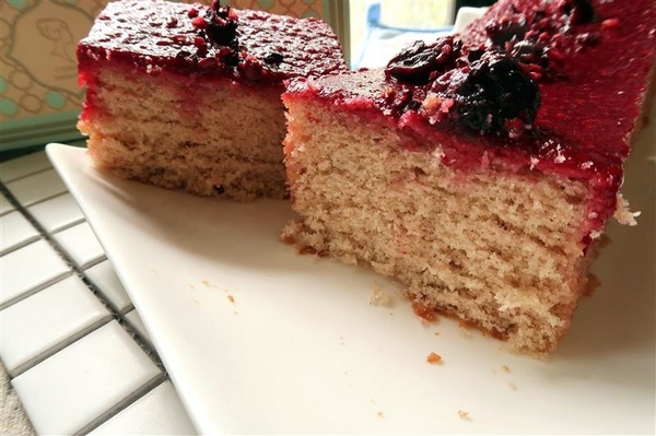 Candy Wedding：Candy Wedding 彌月蛋糕試吃 焦糖無花果/檸檬糖霜/莓果醬/杏仁香橙蛋糕 彌月禮盒影片~