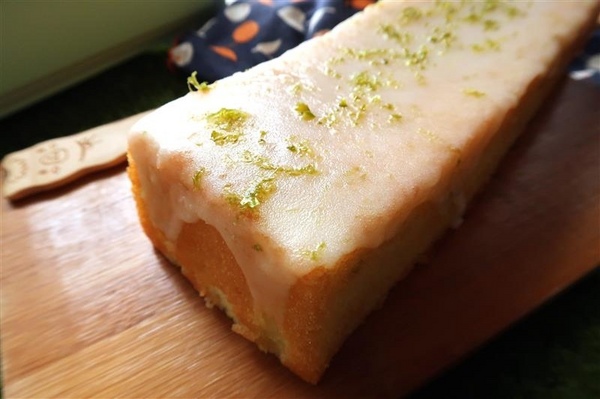 Candy Wedding：Candy Wedding 彌月蛋糕試吃 焦糖無花果/檸檬糖霜/莓果醬/杏仁香橙蛋糕 彌月禮盒影片~