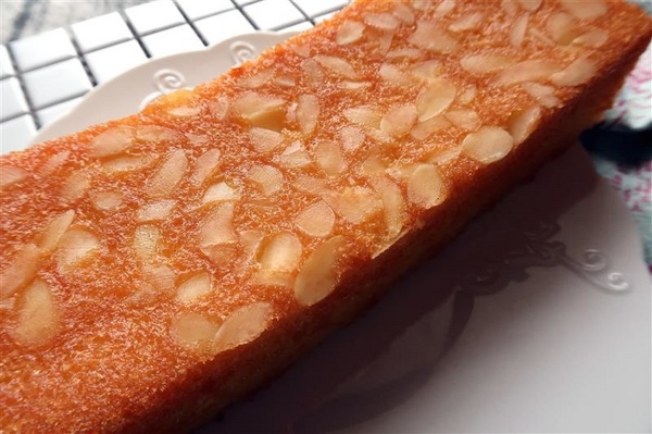 Candy Wedding：Candy Wedding 彌月蛋糕試吃 焦糖無花果/檸檬糖霜/莓果醬/杏仁香橙蛋糕 彌月禮盒影片~