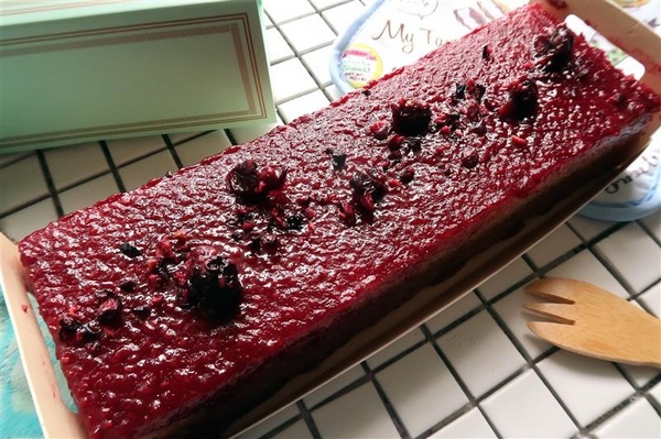 Candy Wedding：Candy Wedding 彌月蛋糕試吃 焦糖無花果/檸檬糖霜/莓果醬/杏仁香橙蛋糕 彌月禮盒影片~