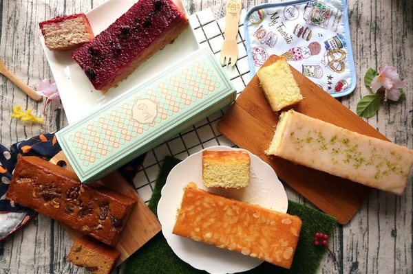 Candy Wedding：Candy Wedding 彌月蛋糕試吃 焦糖無花果/檸檬糖霜/莓果醬/杏仁香橙蛋糕 彌月禮盒影片~