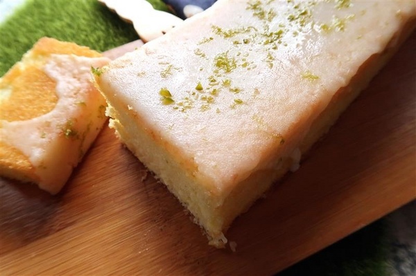 Candy Wedding：Candy Wedding 彌月蛋糕試吃 焦糖無花果/檸檬糖霜/莓果醬/杏仁香橙蛋糕 彌月禮盒影片~