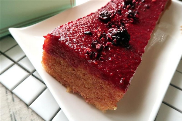 Candy Wedding：Candy Wedding 彌月蛋糕試吃 焦糖無花果/檸檬糖霜/莓果醬/杏仁香橙蛋糕 彌月禮盒影片~