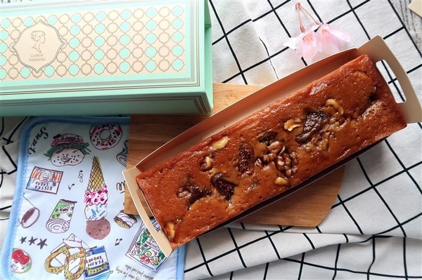 Candy Wedding：Candy Wedding 彌月蛋糕試吃 焦糖無花果/檸檬糖霜/莓果醬/杏仁香橙蛋糕 彌月禮盒影片~