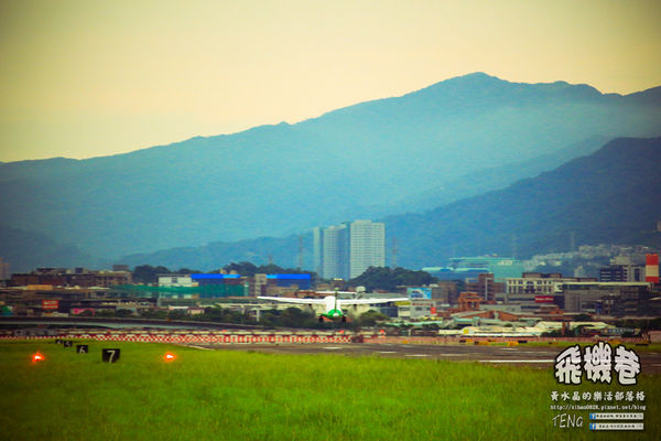 濱江街180巷(飛機巷)|《台北市松山區飛機迷必來近距離拍攝景點推薦;飛機巷裡的震撼力,好威!》