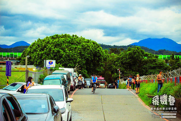 濱江街180巷(飛機巷)|《台北市松山區飛機迷必來近距離拍攝景點推薦;飛機巷裡的震撼力,好威!》
