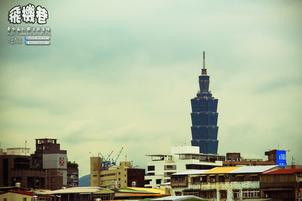 濱江街180巷(飛機巷)|《台北市松山區飛機迷必來近距離拍攝景點推薦;飛機巷裡的震撼力,好威!》