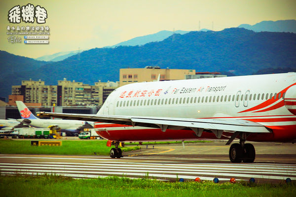 濱江街180巷(飛機巷)|《台北市松山區飛機迷必來近距離拍攝景點推薦;飛機巷裡的震撼力,好威!》