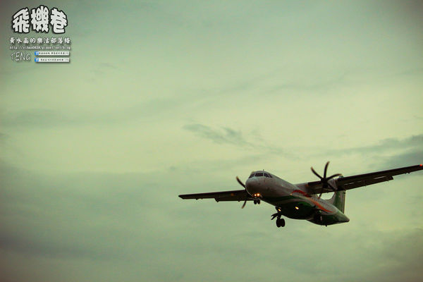 濱江街180巷(飛機巷)|《台北市松山區飛機迷必來近距離拍攝景點推薦;飛機巷裡的震撼力,好威!》