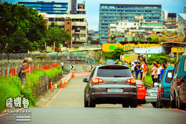 濱江街180巷(飛機巷)|《台北市松山區飛機迷必來近距離拍攝景點推薦;飛機巷裡的震撼力,好威!》