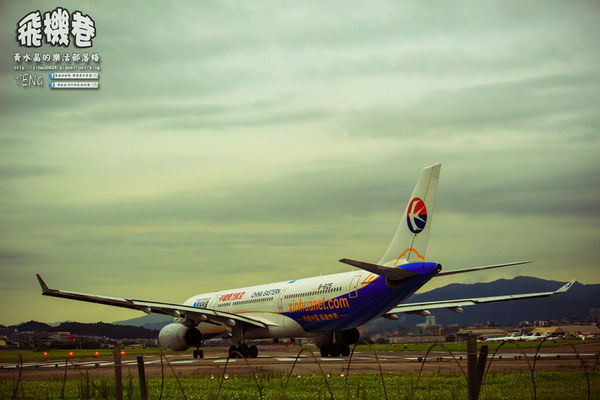 濱江街180巷(飛機巷)|《台北市松山區飛機迷必來近距離拍攝景點推薦;飛機巷裡的震撼力,好威!》