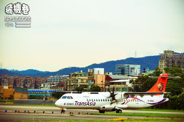 濱江街180巷(飛機巷)|《台北市松山區飛機迷必來近距離拍攝景點推薦;飛機巷裡的震撼力,好威!》